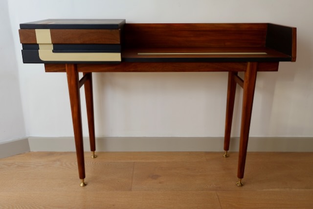 Graphic Line Console Table